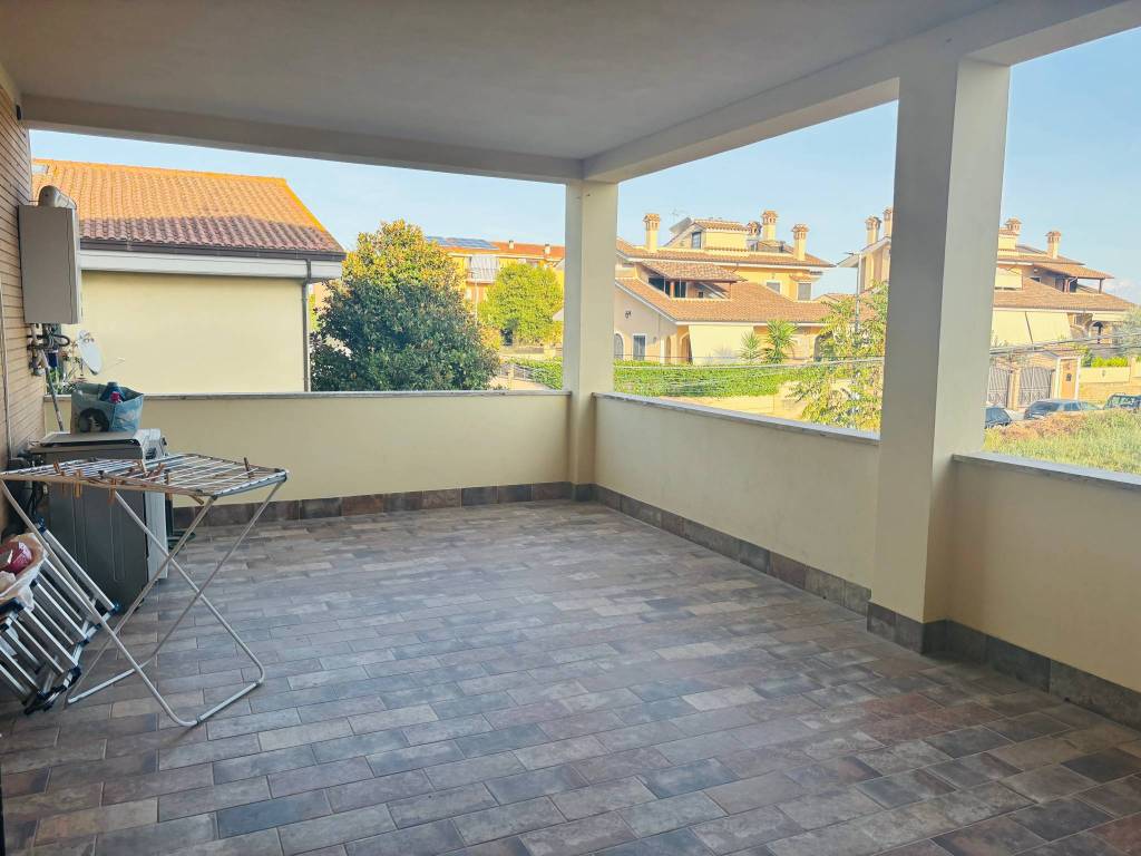 appartamento in vendita a Roma in zona Valle Santa