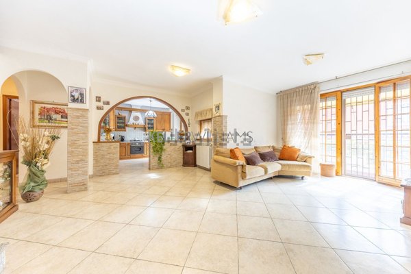 appartamento in vendita a Roma in zona Lunghezza