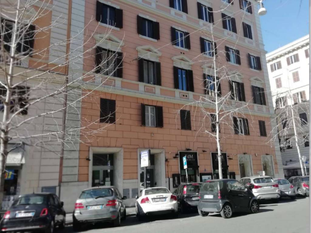 locale commerciale in vendita a Roma