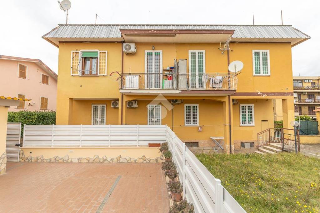appartamento in vendita a Roma in zona Casal Morena