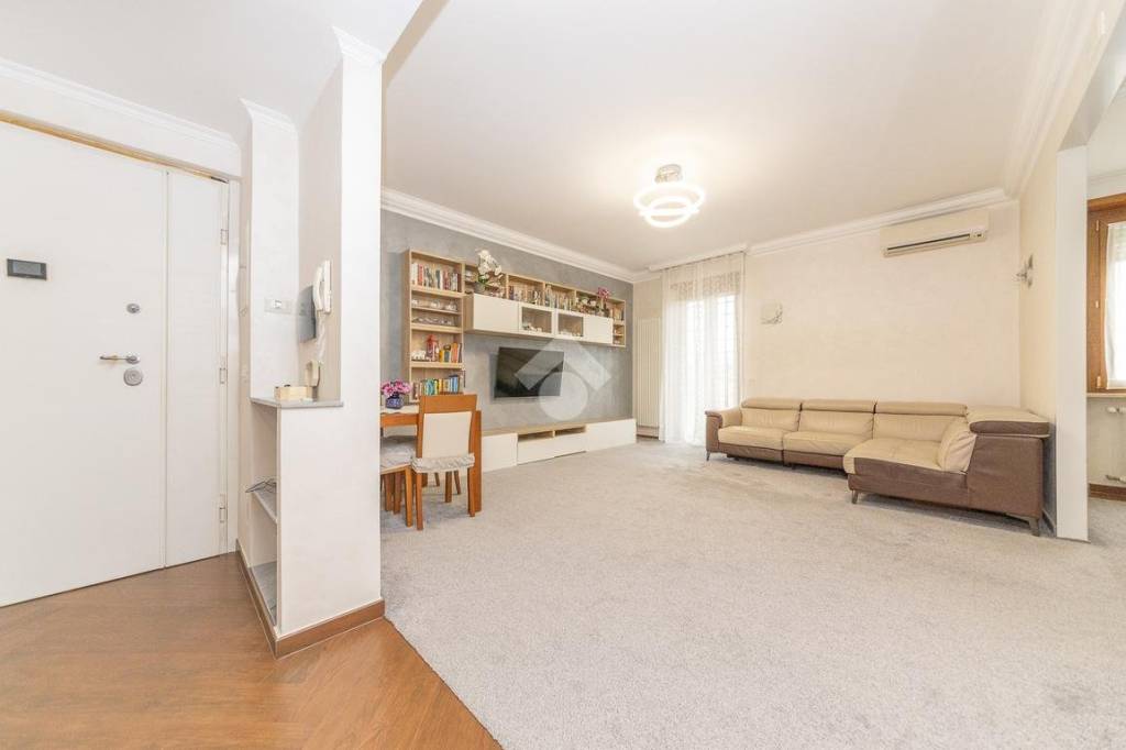 appartamento in vendita a Roma in zona Casal Morena