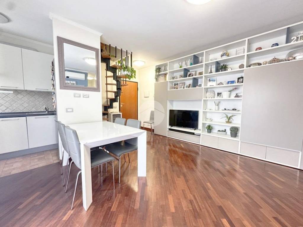 appartamento in vendita a Roma in zona Torre Angela