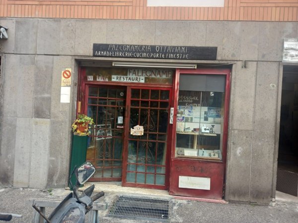 locale commerciale in vendita a Roma