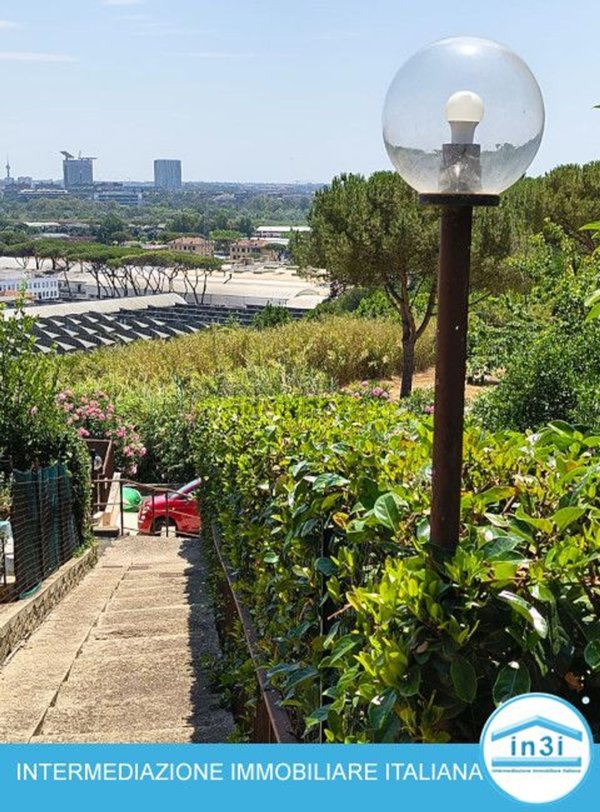 appartamento in vendita a Roma in zona Colle del Sole