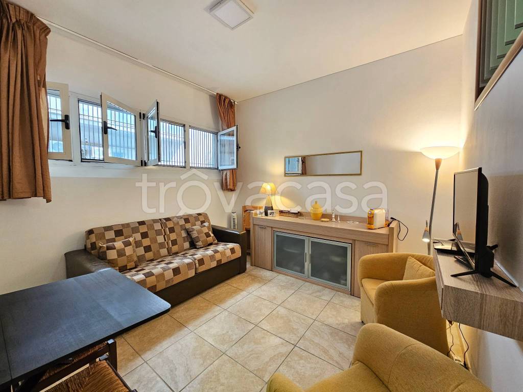 appartamento in vendita a Roma in zona Appio Latino