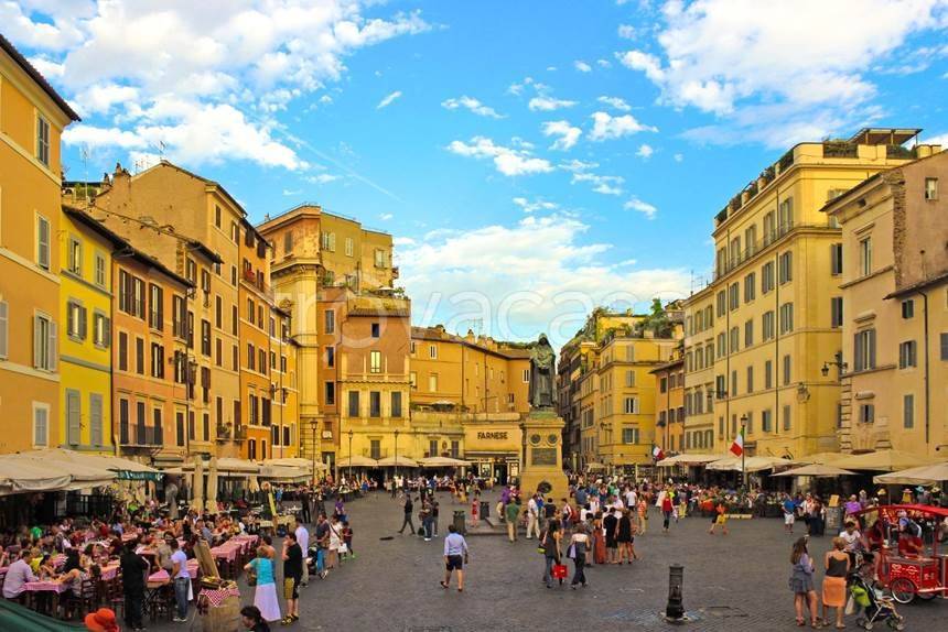 appartamento in vendita a Roma in zona Rione Regola