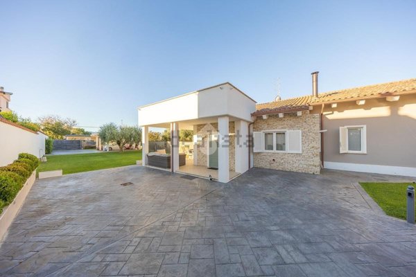 appartamento in vendita a Roma in zona Castelverde