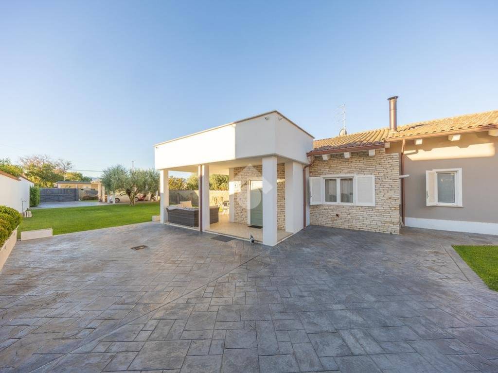 appartamento in vendita a Roma in zona Castelverde