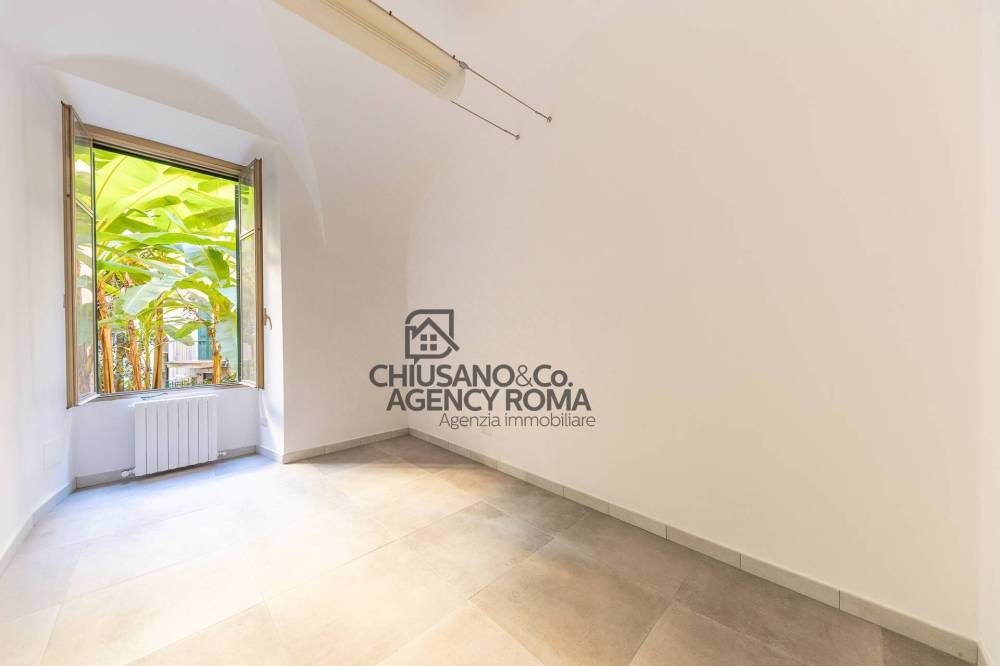 appartamento in vendita a Roma in zona Appio Latino