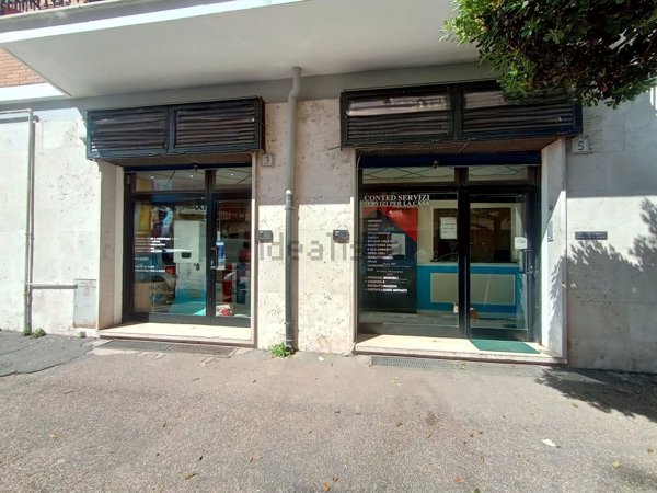 locale commerciale in vendita a Roma in zona Ostia
