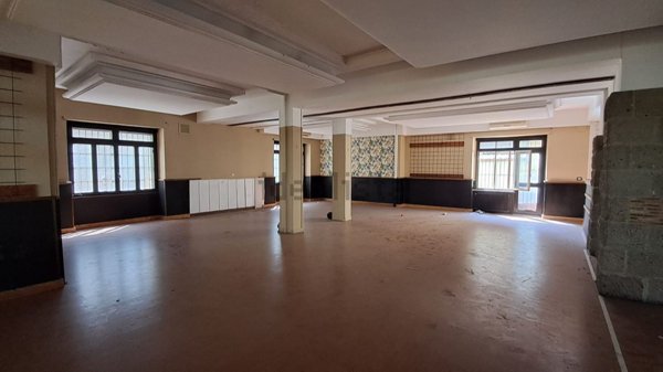 locale commerciale in vendita a Roma in zona Appio Pignatelli