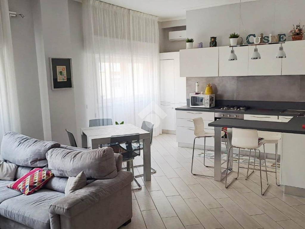 appartamento in vendita a Roma in zona Appio Latino