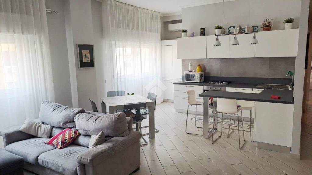 appartamento in vendita a Roma in zona Appio Latino