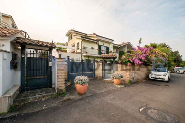 casa indipendente in vendita a Roma in zona Trigoria