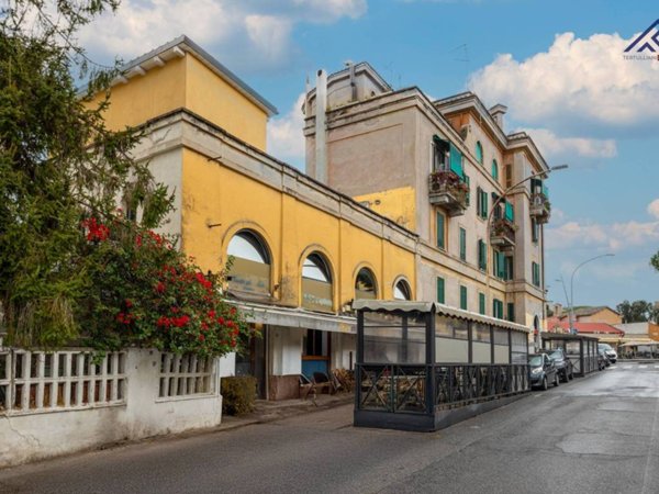 appartamento in vendita a Roma in zona Ostiense