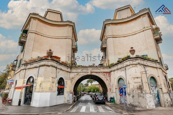 appartamento in vendita a Roma in zona Ostiense
