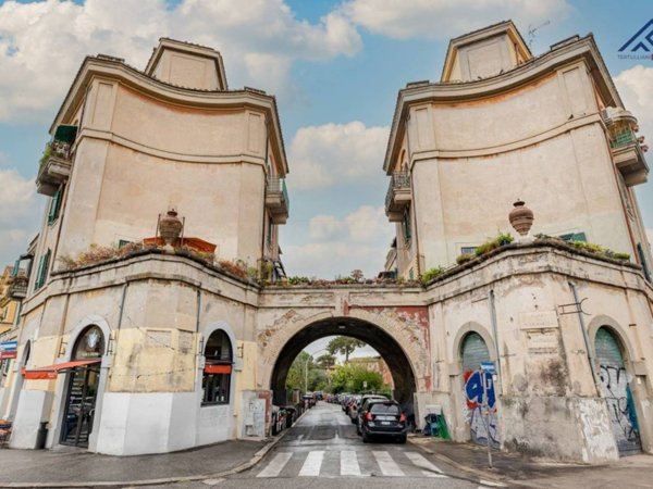 appartamento in vendita a Roma in zona Ostiense