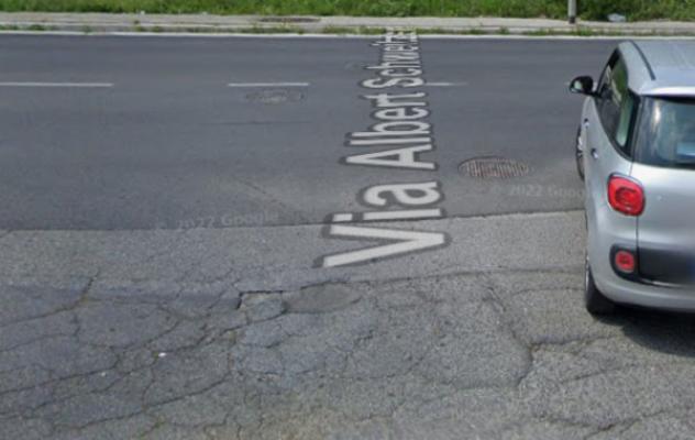 locale commerciale in vendita a Roma in zona Lunghezza