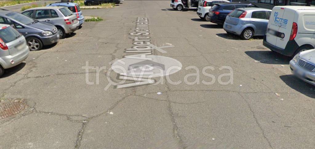 locale commerciale in vendita a Roma in zona Lunghezza