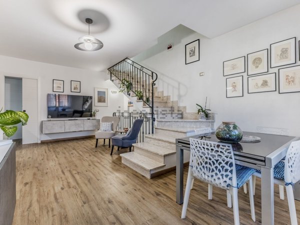 casa indipendente in vendita a Roma in zona Ostia Antica