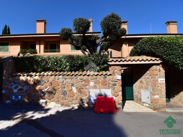 appartamento in vendita a Roma in zona Appio Pignatelli