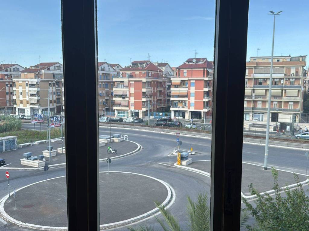 appartamento in vendita a Roma in zona Torre Spaccata