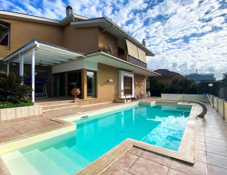 casa indipendente in vendita a Roma in zona Axa