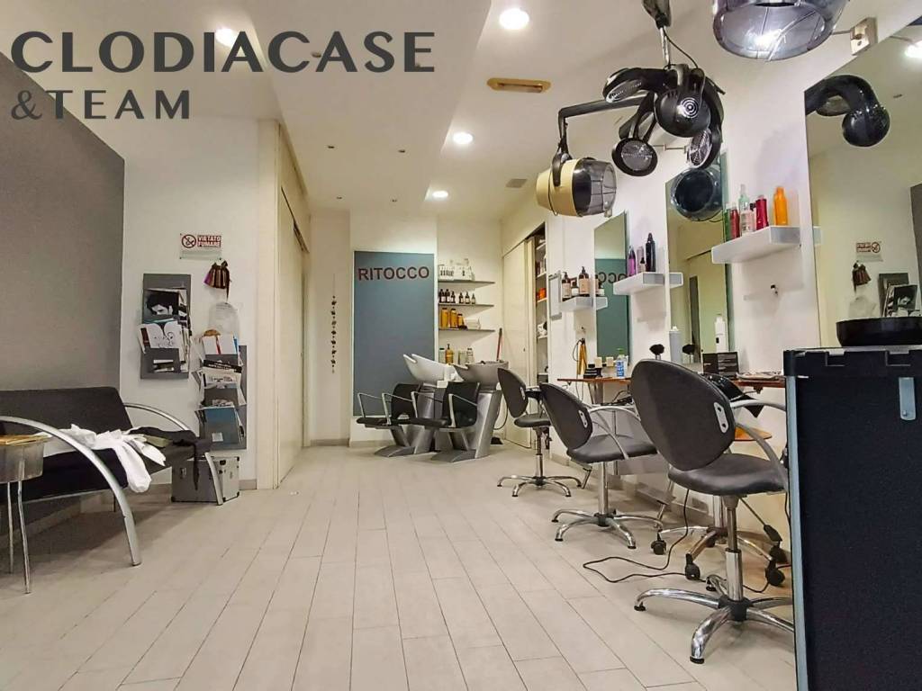 negozio in vendita a Roma in zona Tuscolano