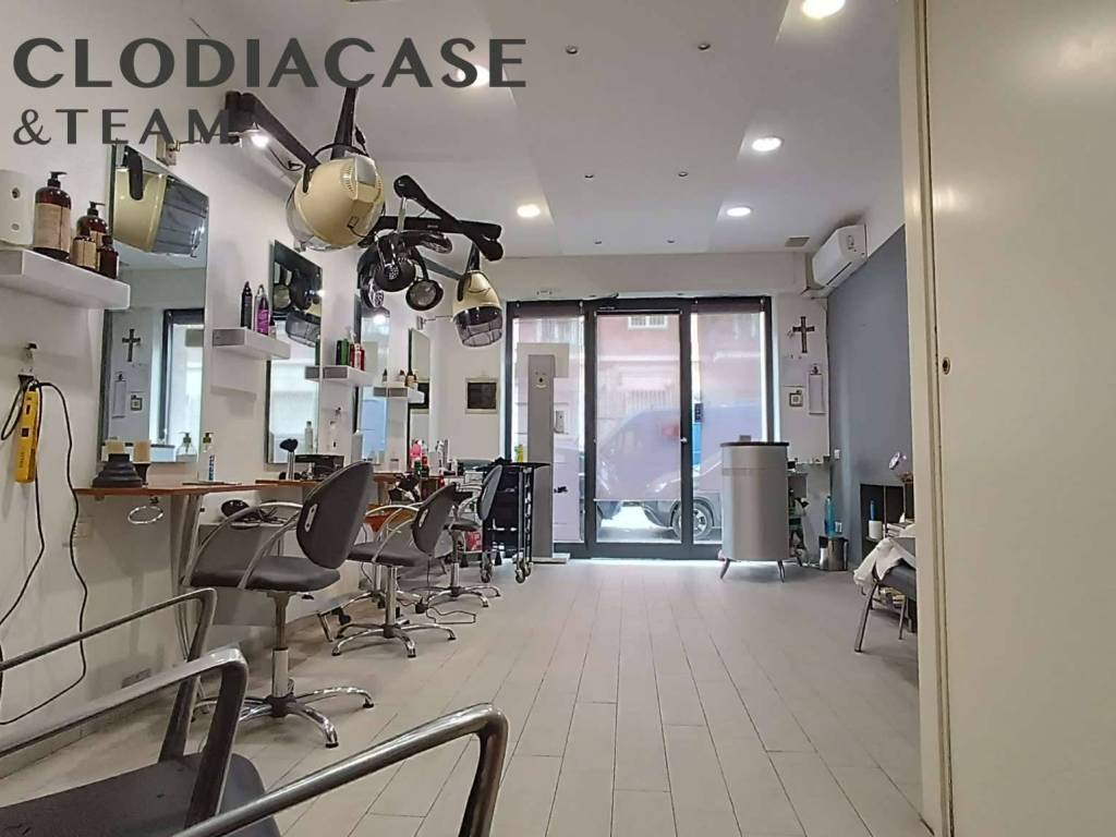 negozio in vendita a Roma in zona Tuscolano