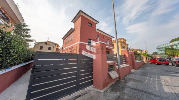 appartamento in vendita a Roma in zona Appio Pignatelli