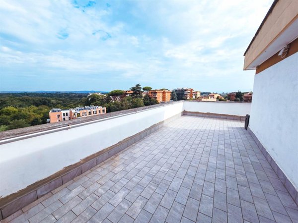 appartamento in vendita a Roma in zona Tomba di Nerone