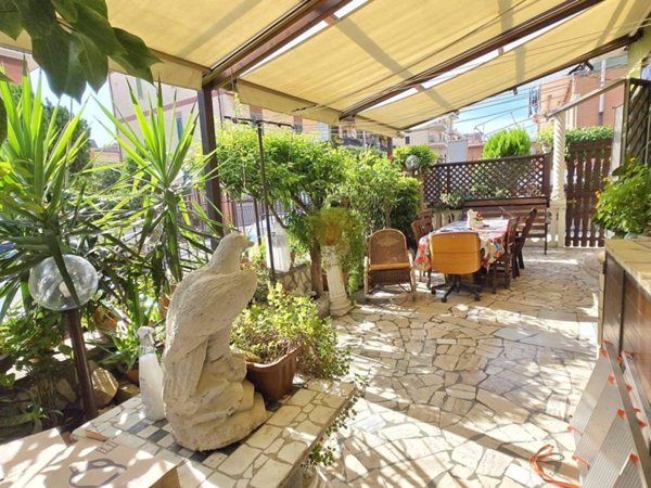 appartamento in vendita a Roma in zona Tor Bella Monaca