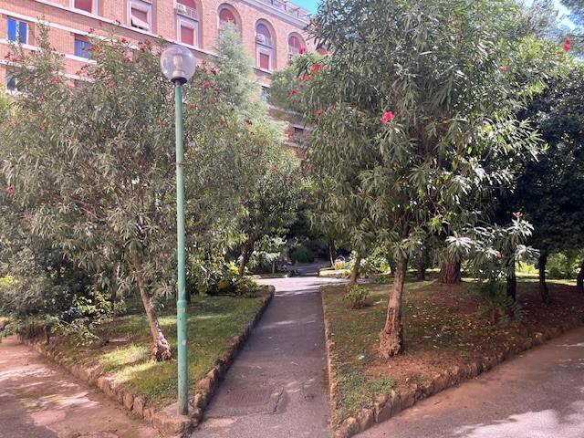appartamento in vendita a Roma in zona Ostiense