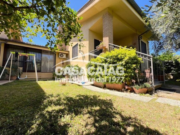 casa indipendente in vendita a Roma in zona Infernetto