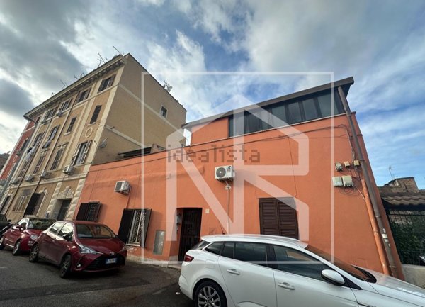 appartamento in vendita a Roma in zona Tuscolano