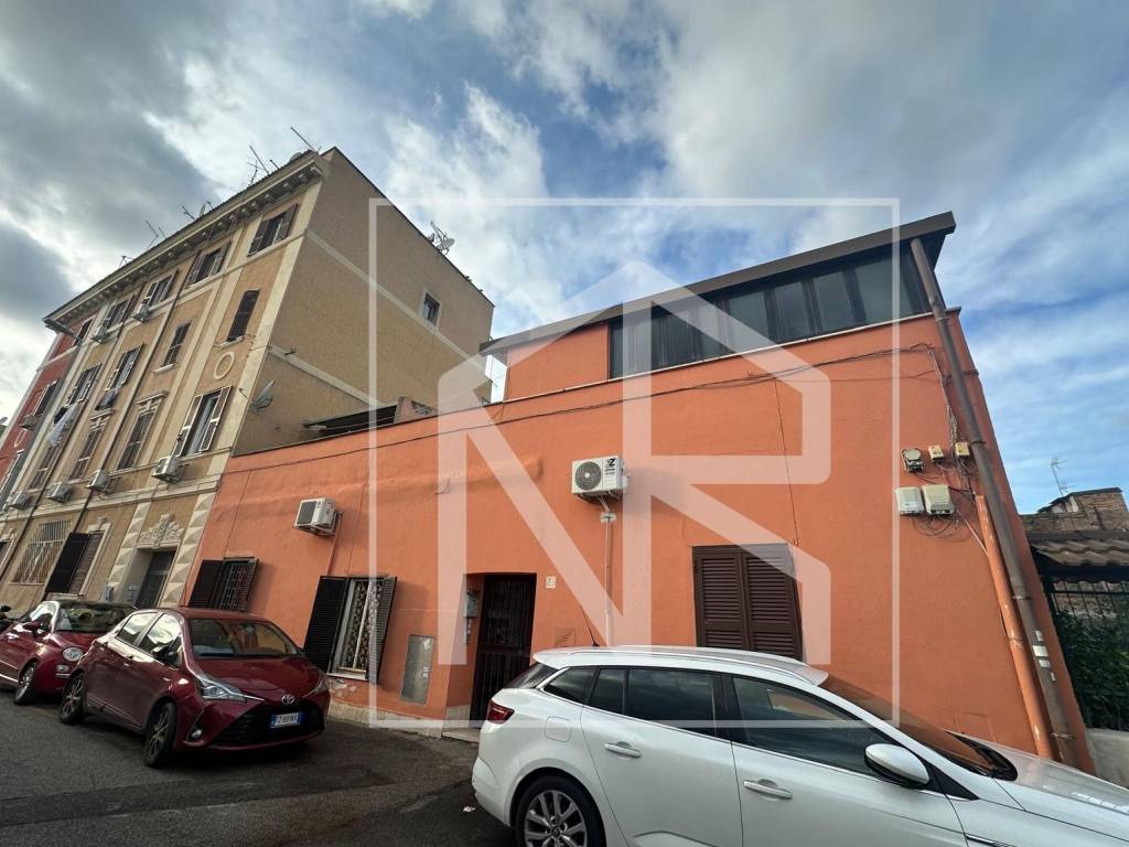 appartamento in vendita a Roma in zona Tuscolano