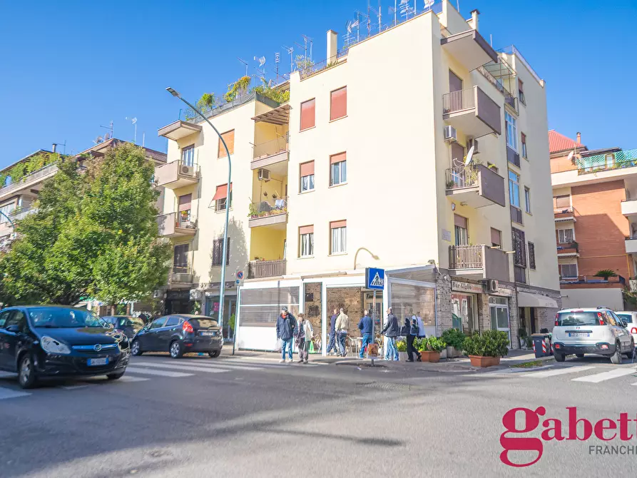 negozio in vendita a Roma in zona Torrevecchia