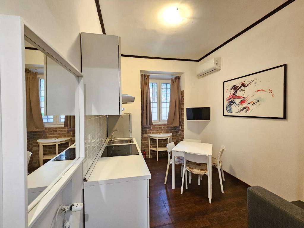 appartamento in vendita a Roma in zona Appio Latino