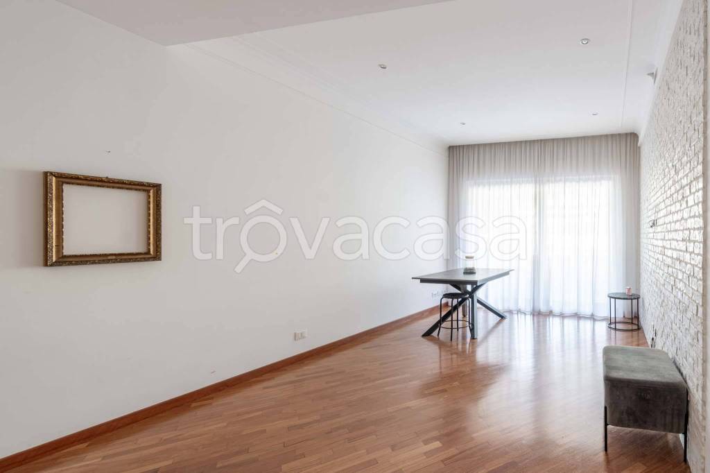 appartamento in vendita a Roma in zona Ardeatino