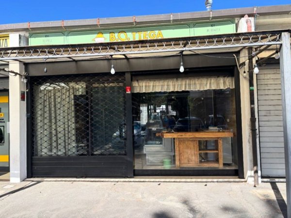 negozio in vendita a Roma in zona Torrione Cerquetta