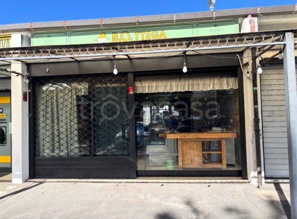 negozio in vendita a Roma in zona Torrione Cerquetta