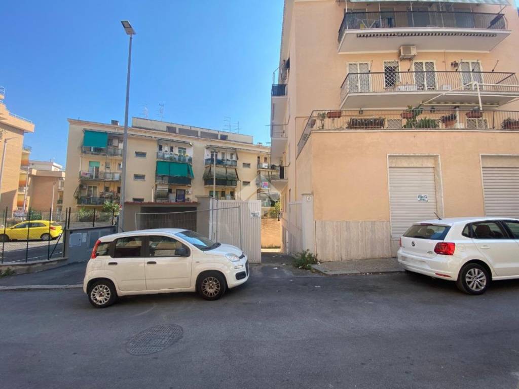 negozio in vendita a Roma in zona Primavalle