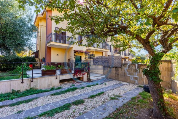 casa indipendente in vendita a Roma in zona Tre Pini - Poggio dei Fiori