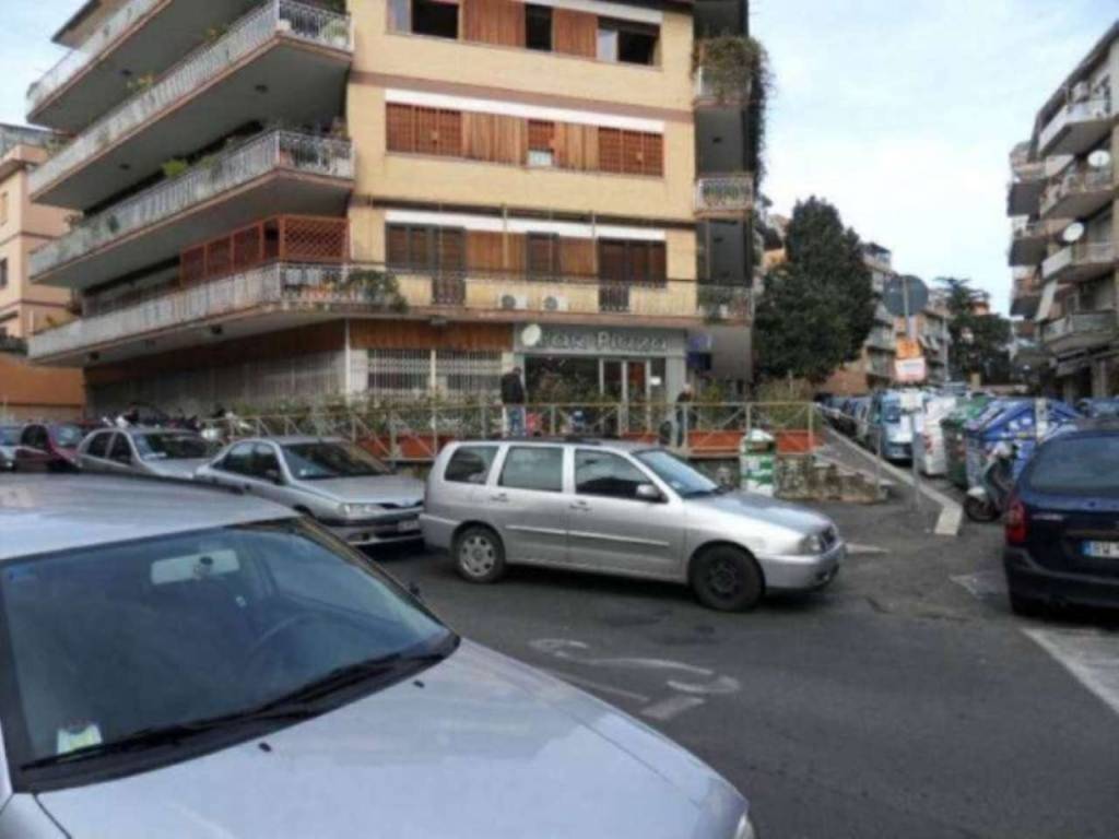 negozio in vendita a Roma in zona Monte Sacro/Talenti