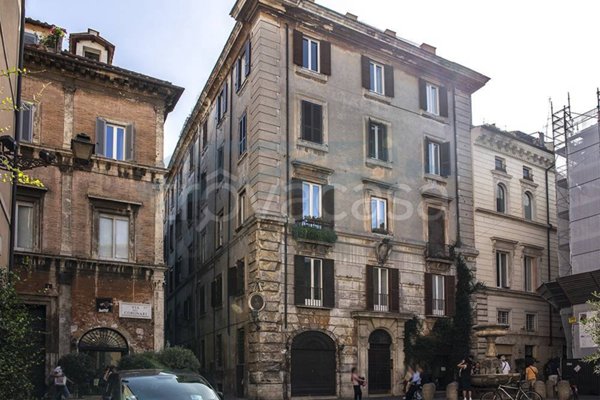 appartamento in vendita a Roma in zona Parione/Sant'Eustachio