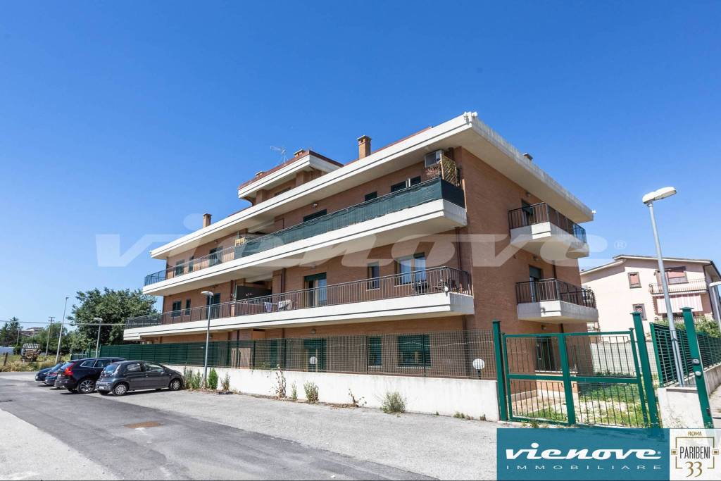 appartamento in vendita a Roma in zona Osteria del Curato