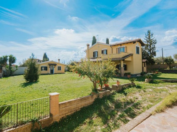 casa indipendente in vendita a Roma in zona Prima Porta