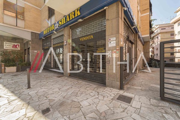 locale commerciale in vendita a Roma in zona Monte Sacro/Talenti
