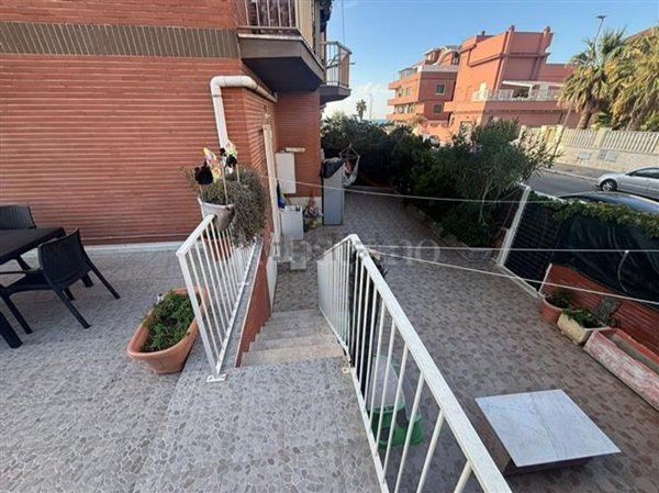 appartamento in vendita a Roma in zona Ostia