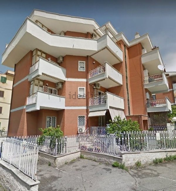 appartamento in vendita a Roma in zona Torre Angela
